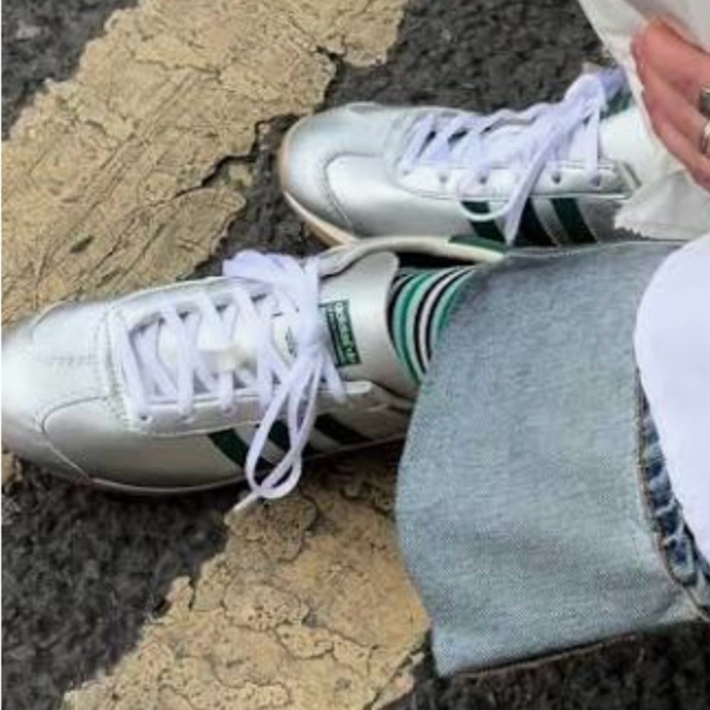 NIB adidas Silver and Green Country OG W 7.5 - Picture 2 of 7